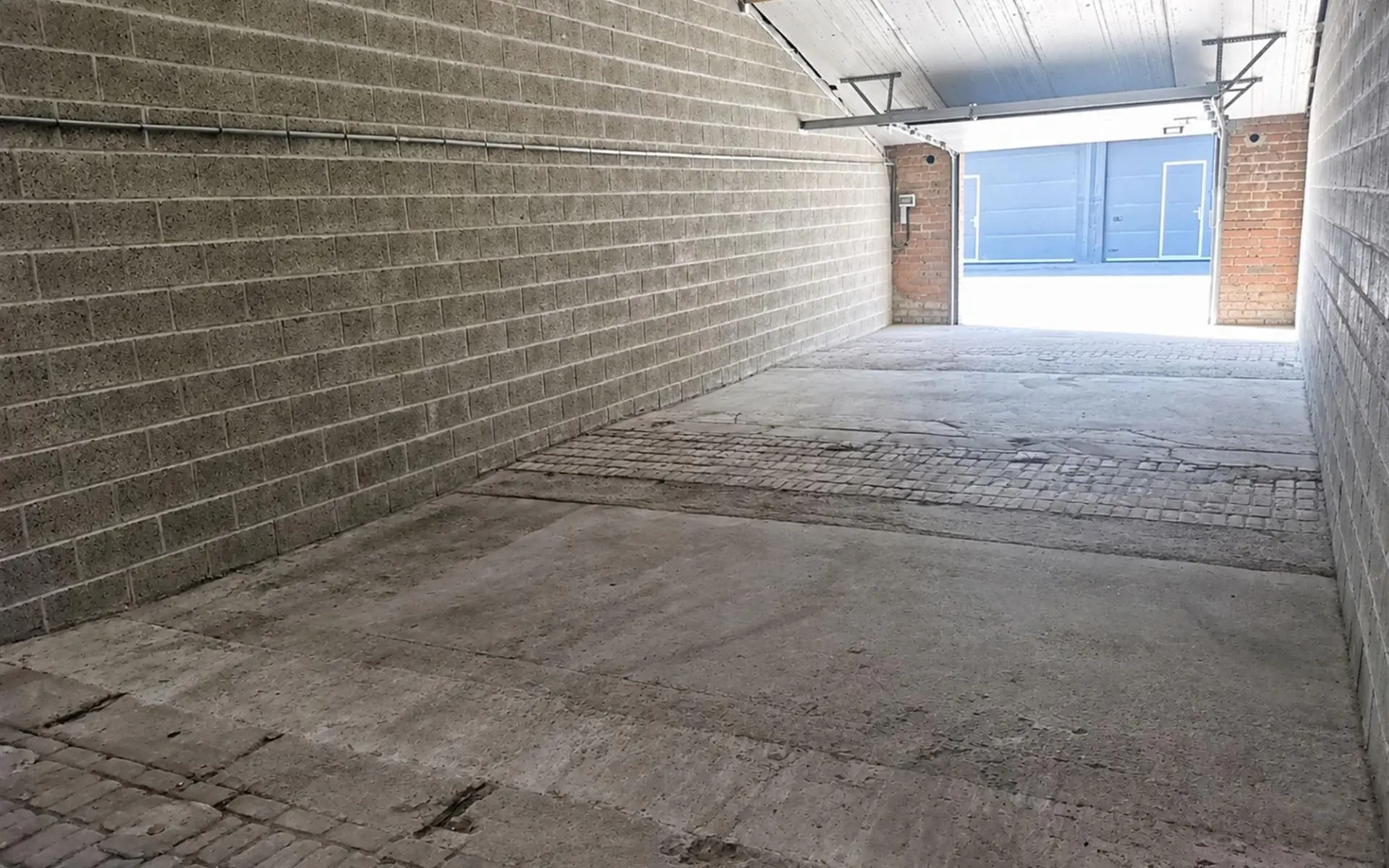 Parking / Garage 1495 Marbais