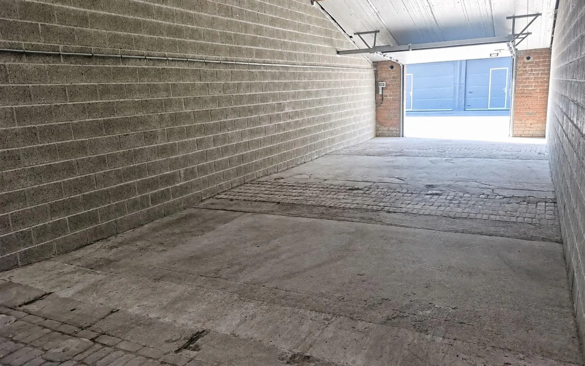 Parking / Garage 1495 Marbais