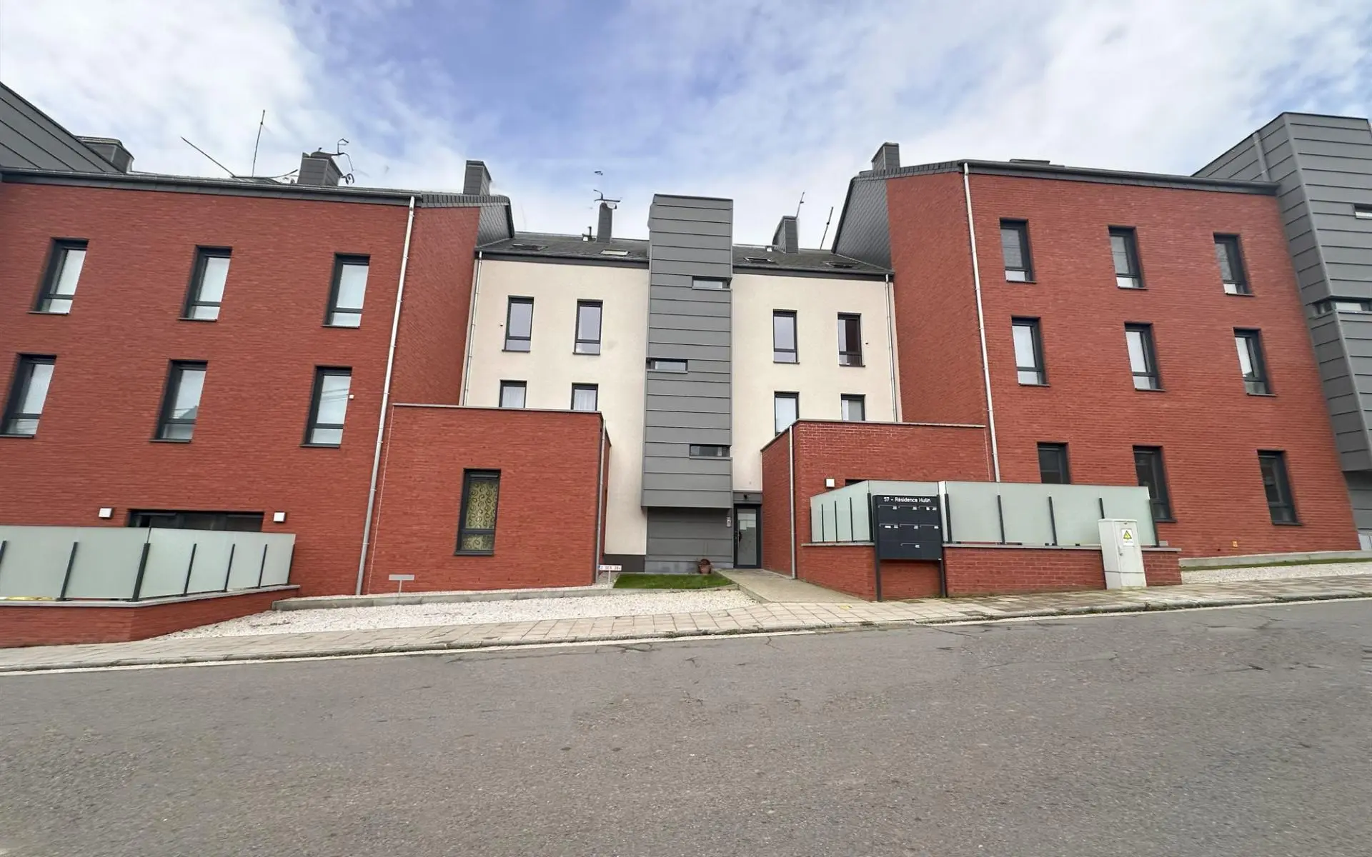 Appartement 6180 Courcelles